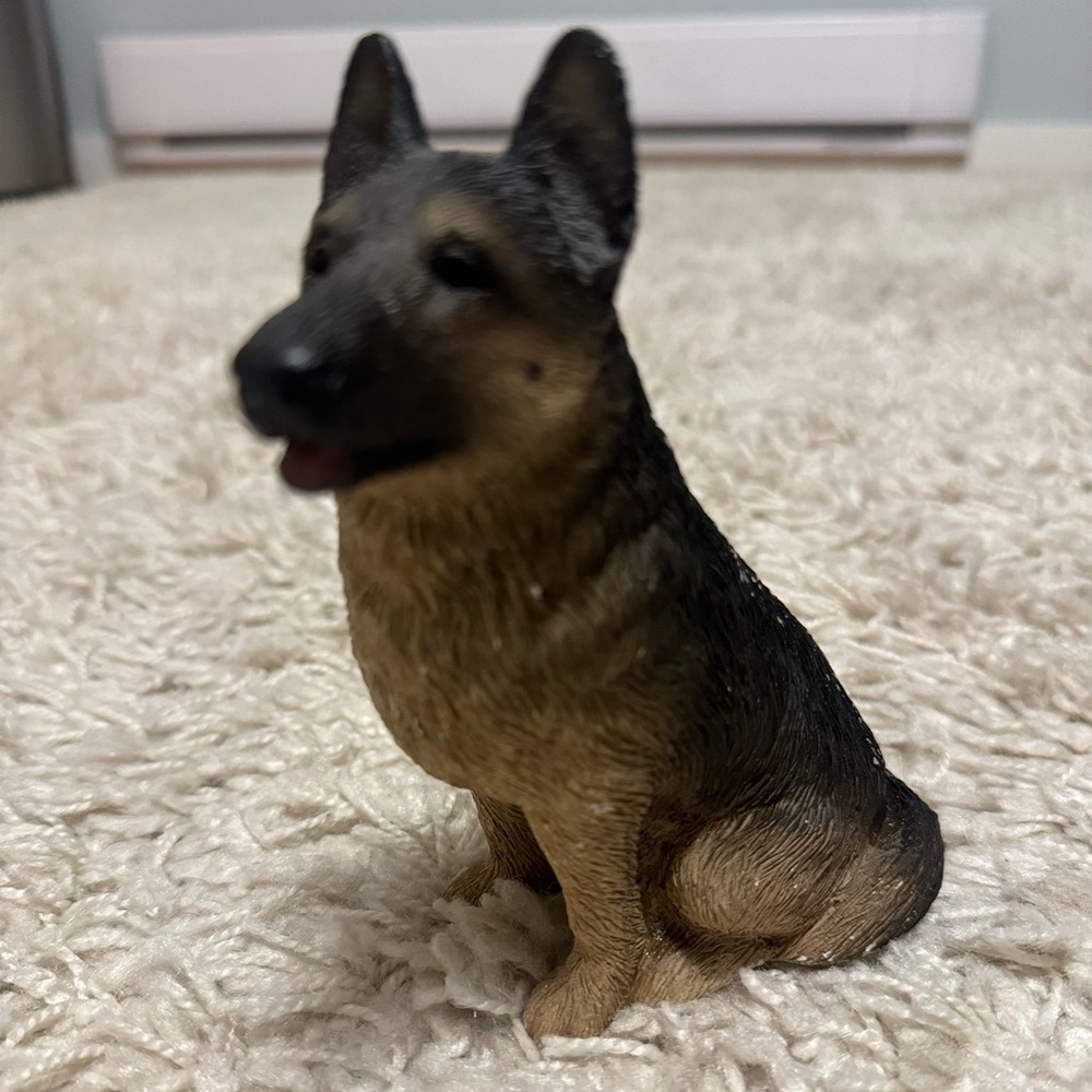 Sandicast sitting German Shepherd